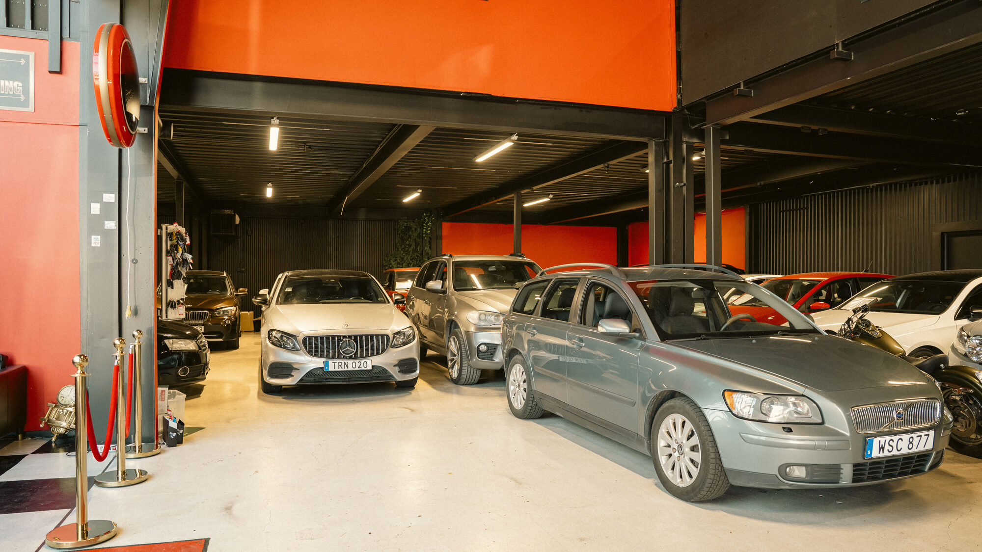 Showroom hos Haninge Fordon